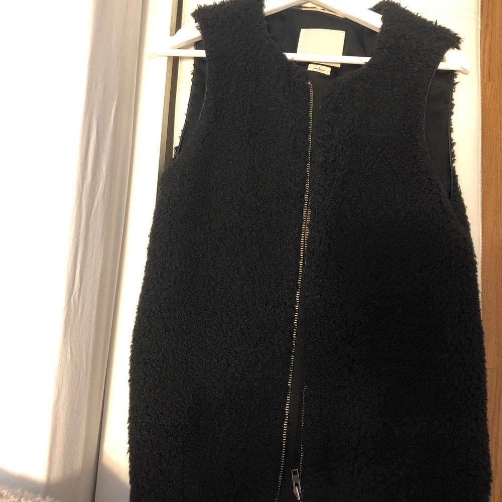 Aritzia Sherpa vest